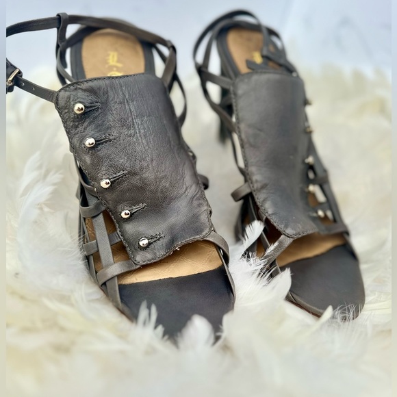 L.A.M.B. Sandal Heels in grey - Picture 4 of 6